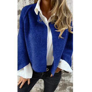 Veste courte bleue à col chemise, manches évasées et boutons devant