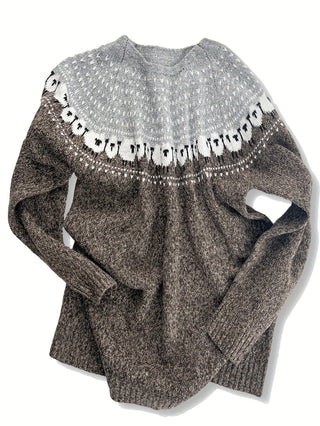 Pull femme en tricot épais gris, motif jacquard mouton et manches longues