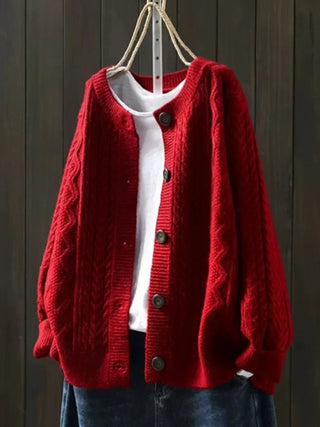 Cardigan en tricot rouge à gros maillons, boutons sur le devant et col en V