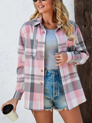 Chemise flanelle à carreaux rose et gris, boutons visibles, col ouvert, coupe longue