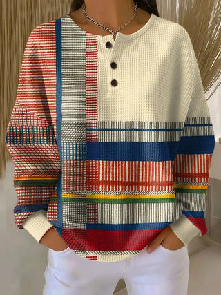 Pull henley en tricot waffle, blocs rouge, bleu et beige, manches longues boutonnées