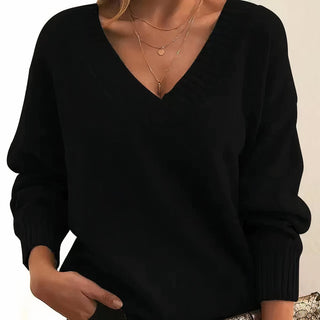 Pull femme noir en tricot à coupe ample, col V, manches longues et poignets côtelés